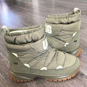 UGG YOSE PUFFER MID WATERPROOF BOOT